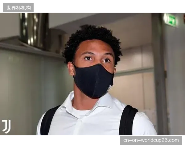 麦肯尼在尤文图斯承担攻防转换重任，其覆盖能力是波切蒂诺战术核心。